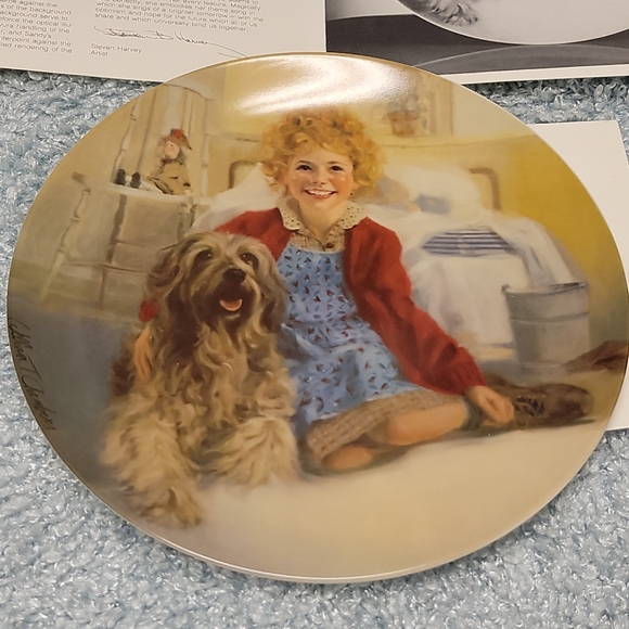 Annie Collectors plate - Picture 2 of 6